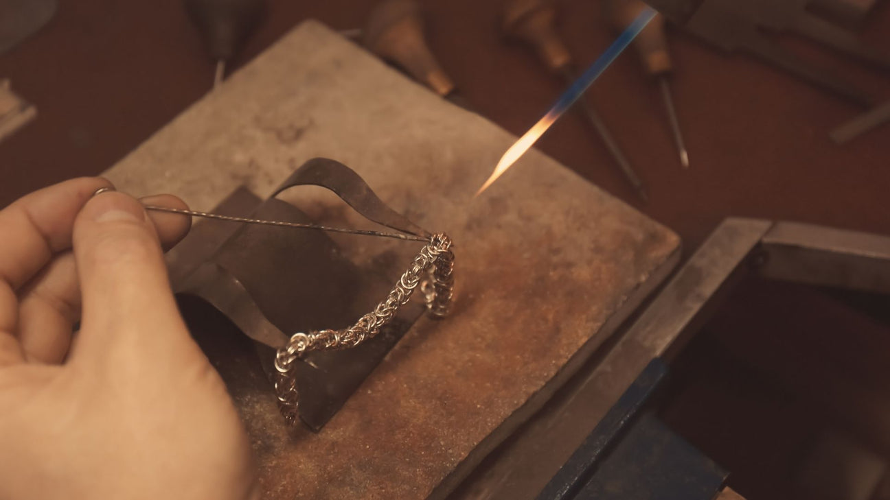 How are jewelry chains made?