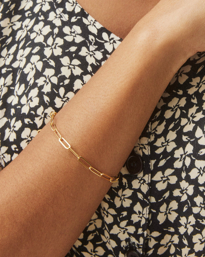 large-paperclip-chain-bracelet-in-18k-gold-vermeil-kendra-scott