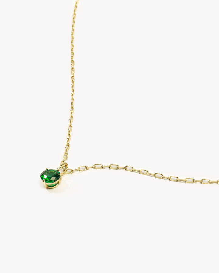 not-your-basic-pendant-necklace-in-gold-and-emerald