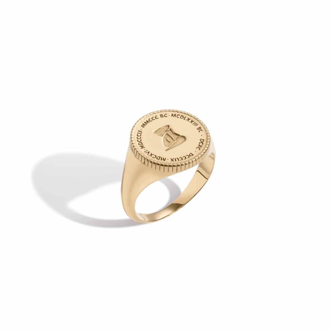 femme-gold-signet-ring-aurate