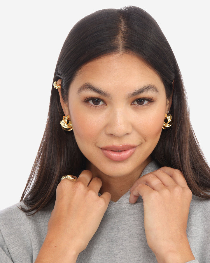 with-a-twist-hoops-1-inch-in-gold