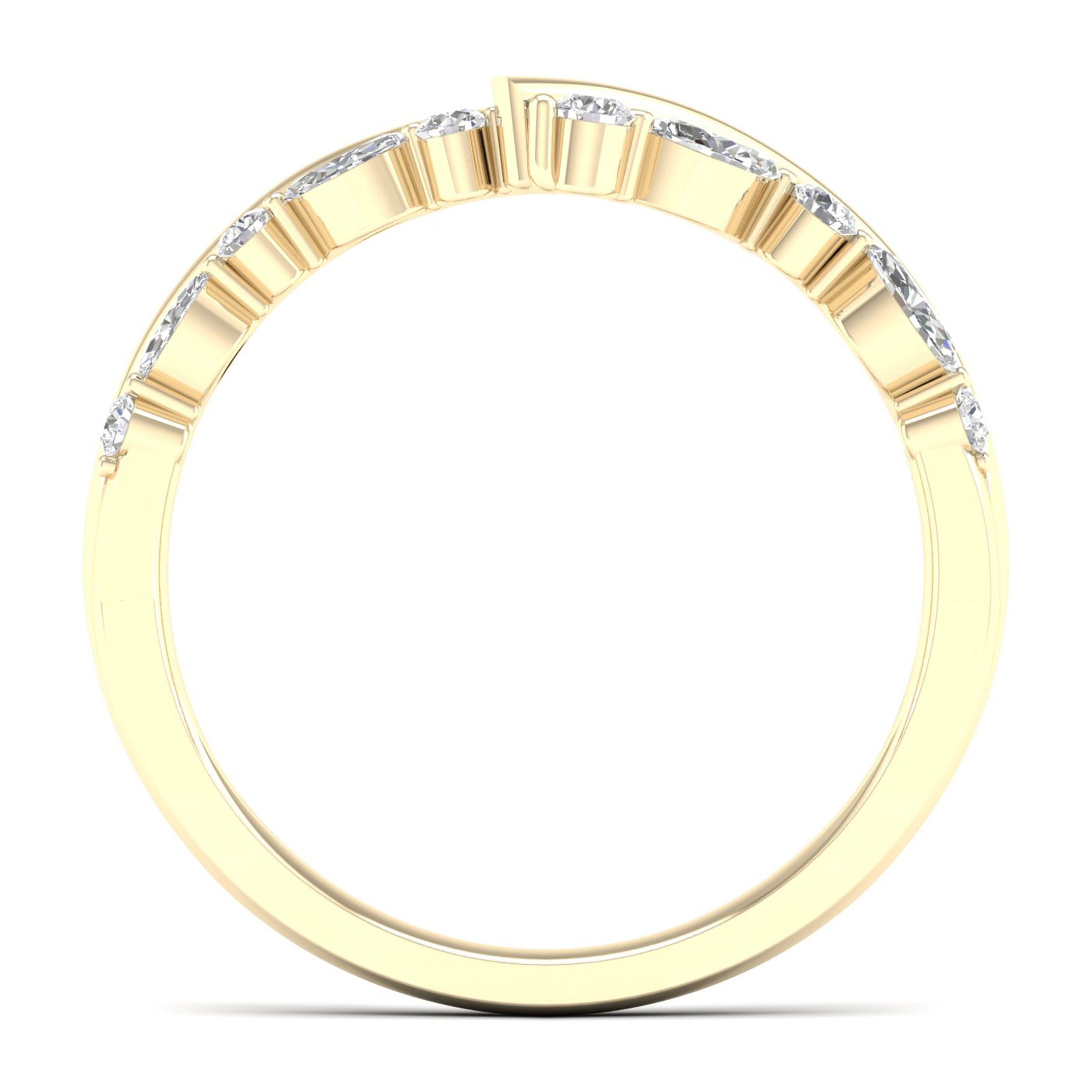 Diamond Chevron Band in 14K Yellow Gold (1/3 ct. tw.)