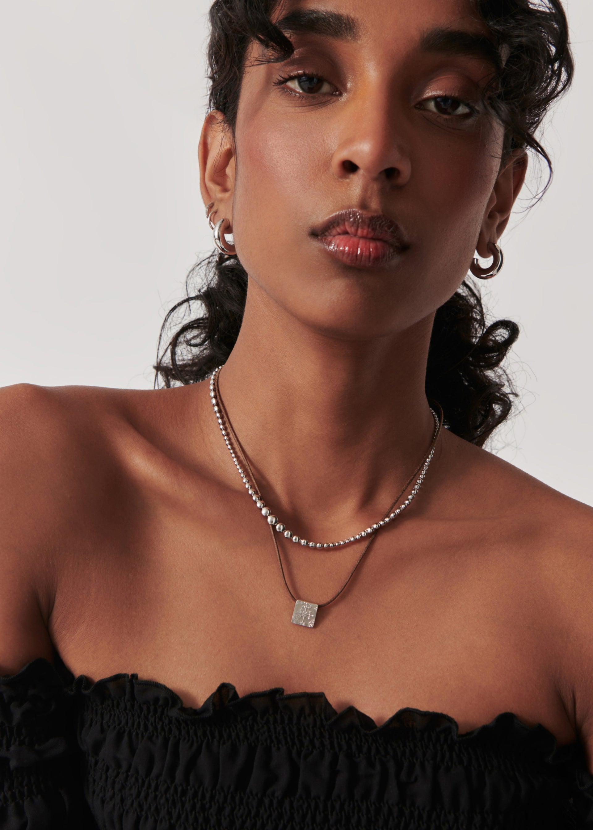 Articulated rhodium-plated choker