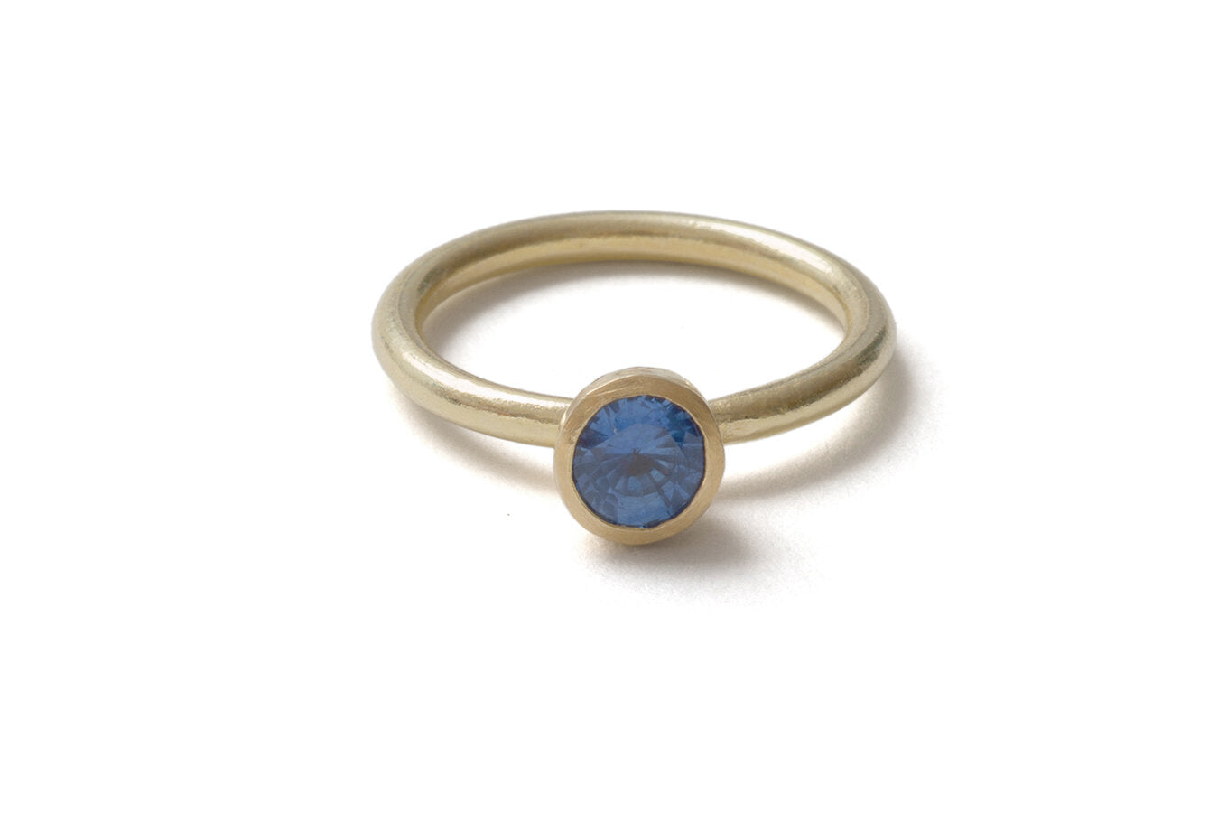 ceylon-sapphire-engagement-ring