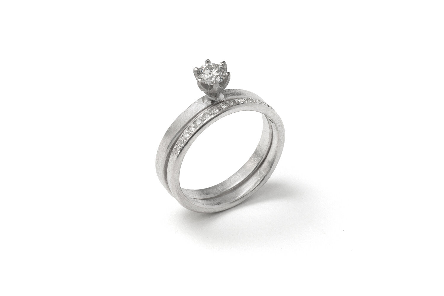 fine-solitaire-engagement-ring