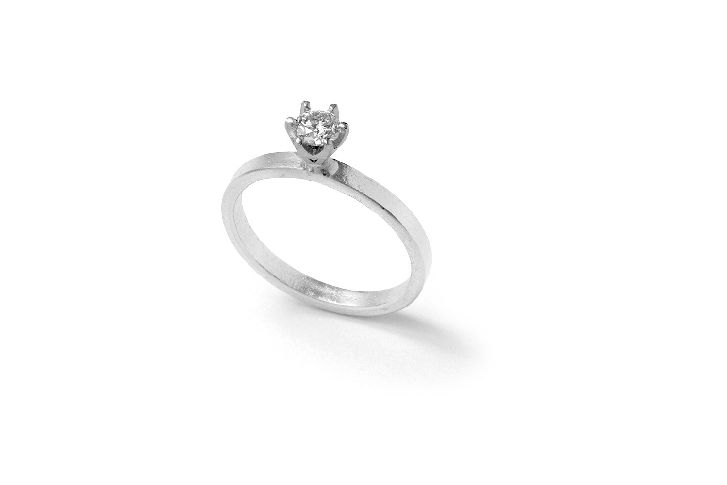 fine-solitaire-engagement-ring