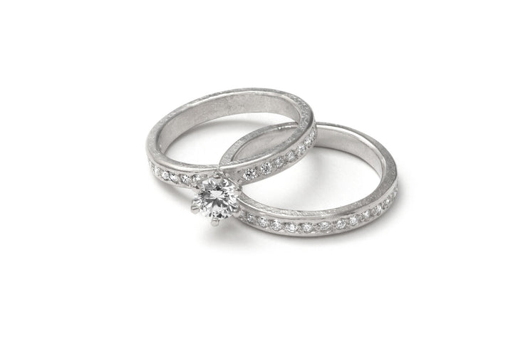 solitaire-diamond-engagement-ring