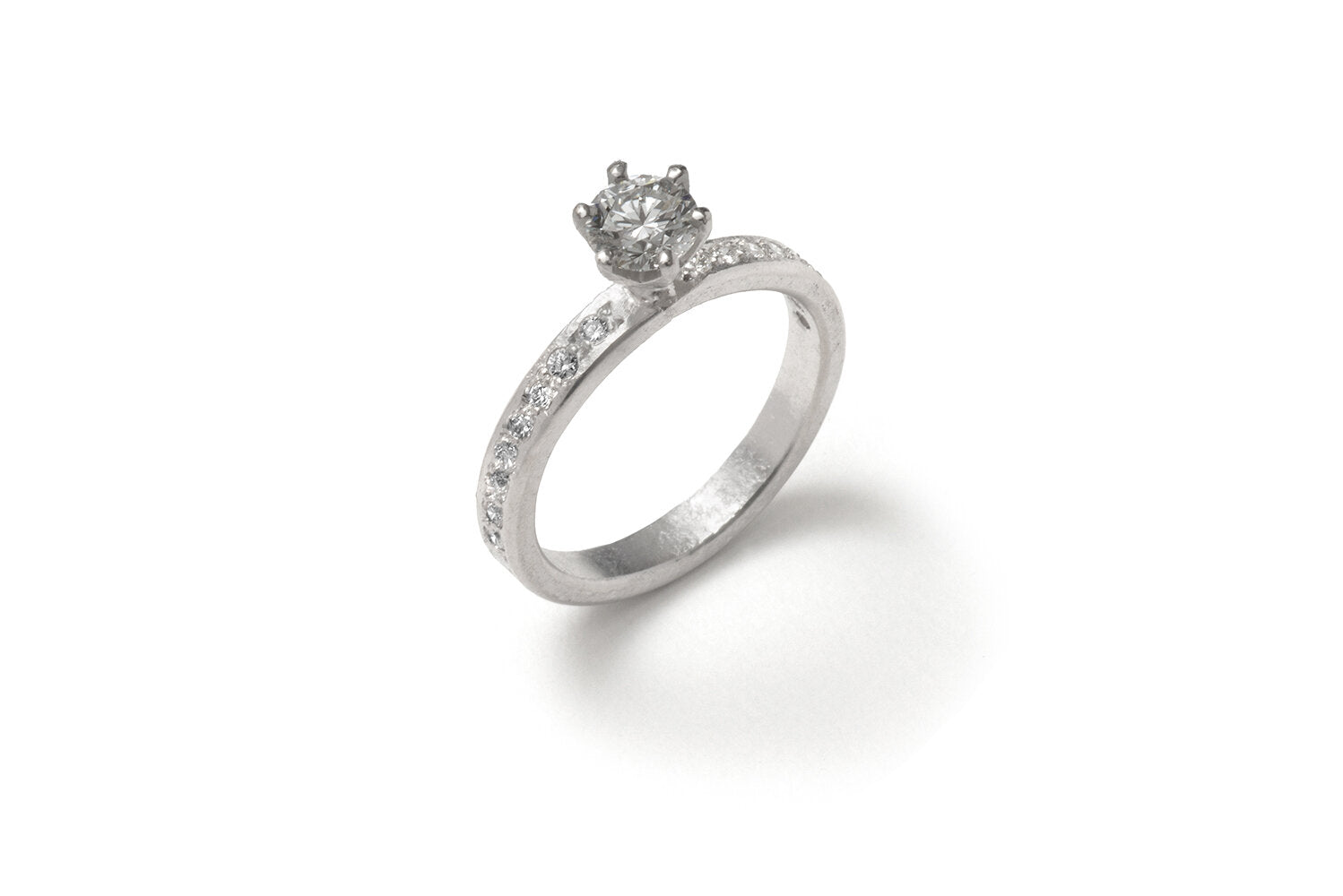 solitaire-diamond-engagement-ring