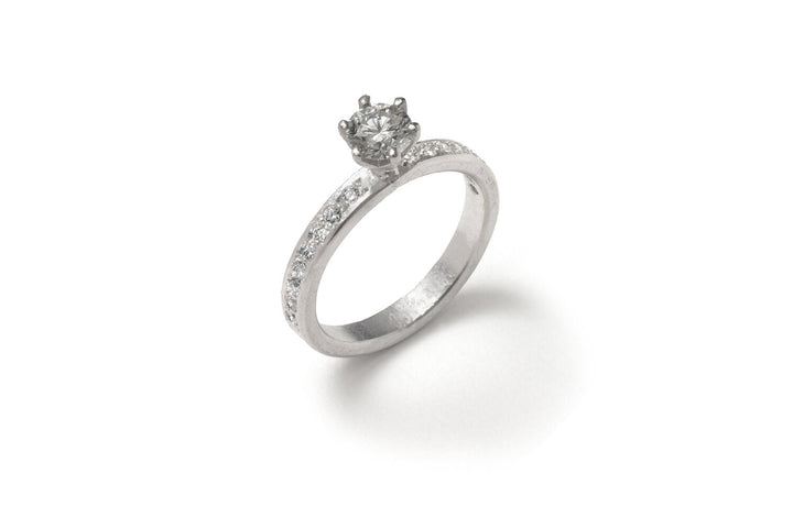 solitaire-diamond-engagement-ring