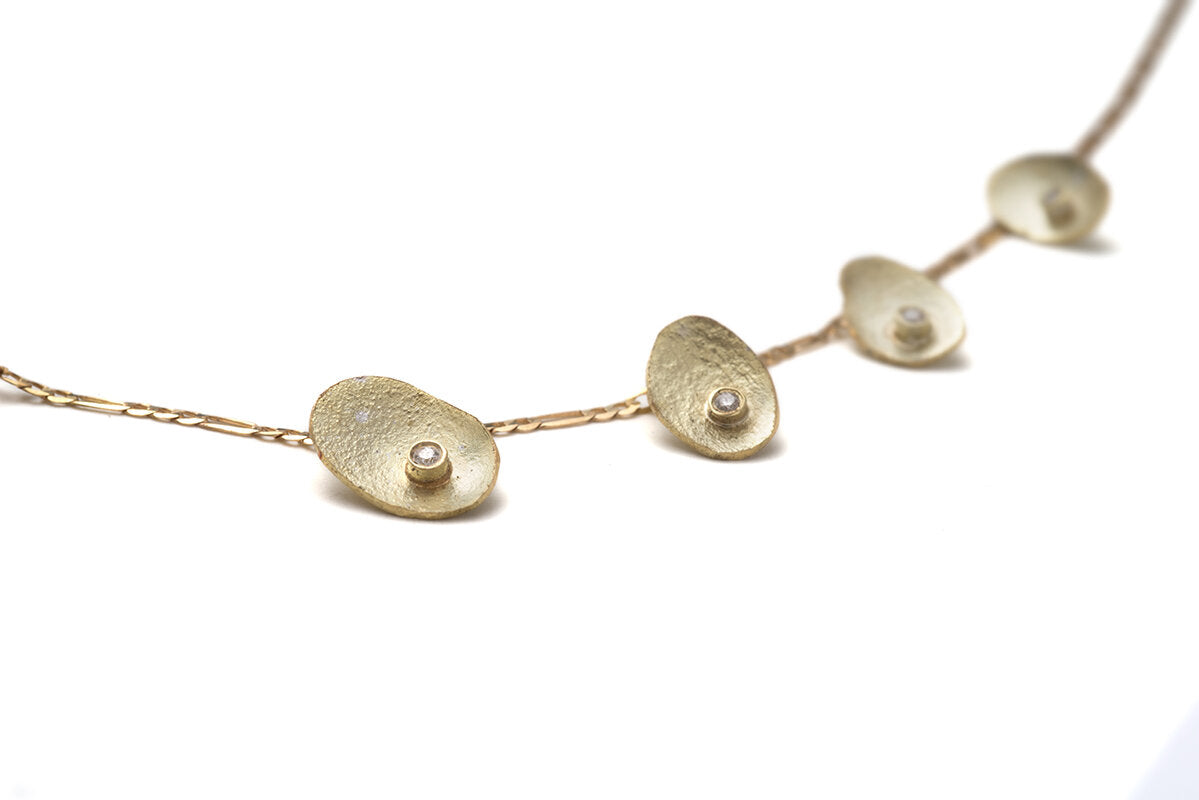 petal-necklace-in-18k-gold