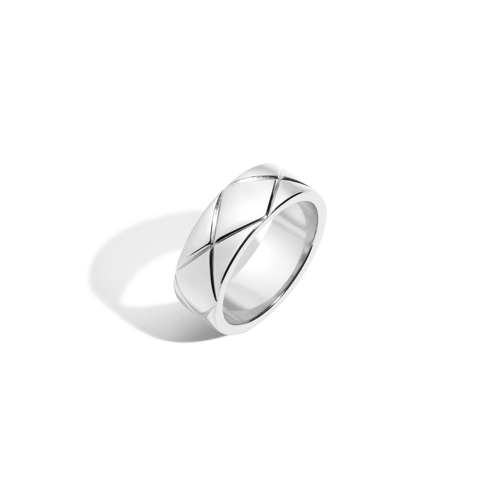 quilted-gold-ring-in-18k-white-gold-aurate