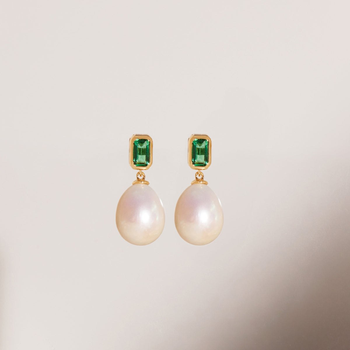 emerald-heirloom-pearl-drop-earrings-in-18k-white-gold-aurate