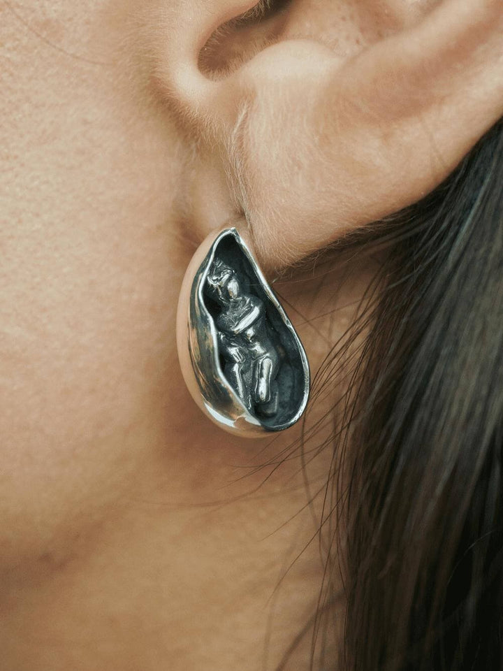 crouching-venus-earrings