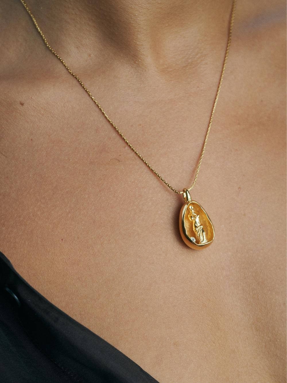 venus-de-milo-pendant