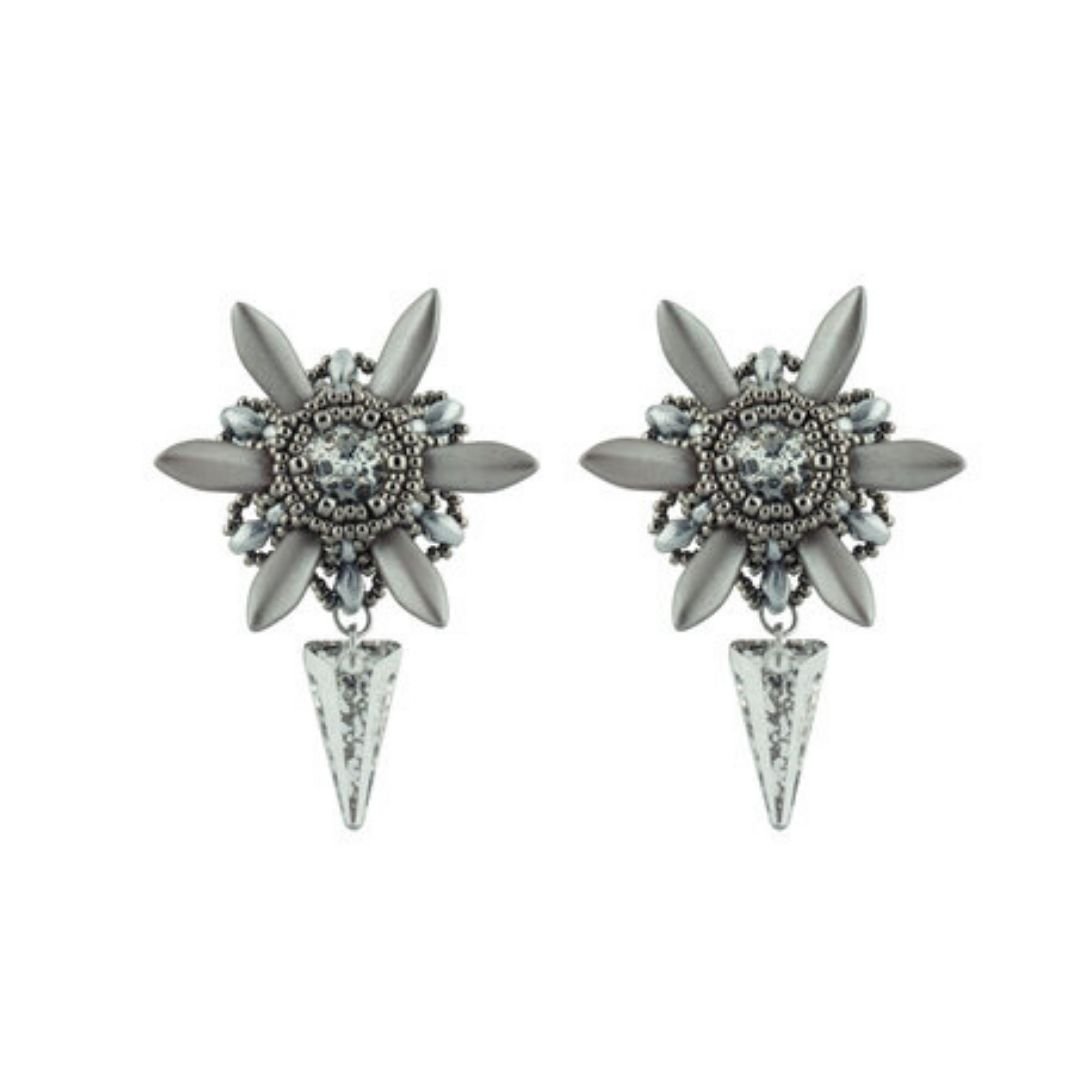 antique-silver-spiked-flowers