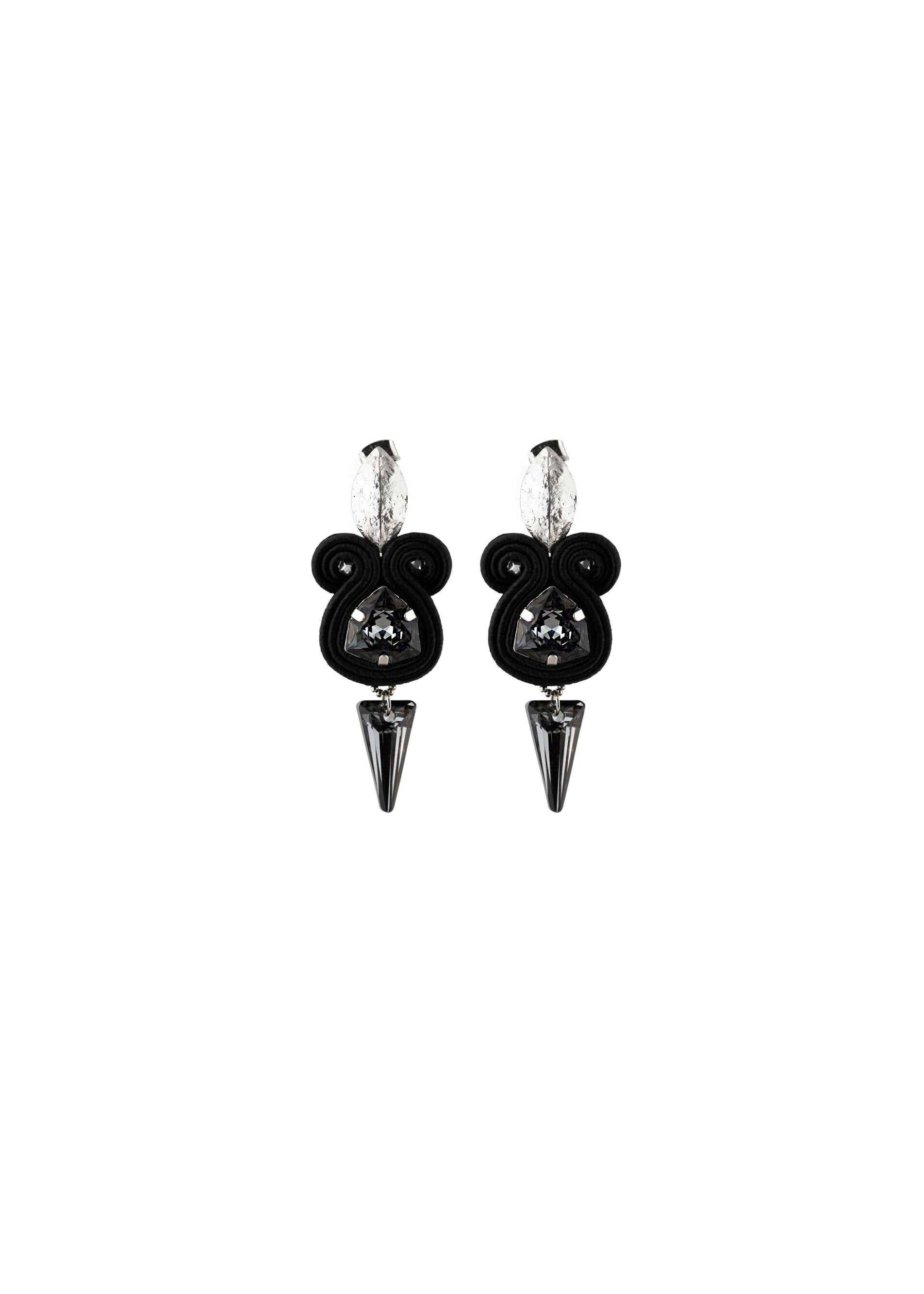 black-spikes-stud-earrings