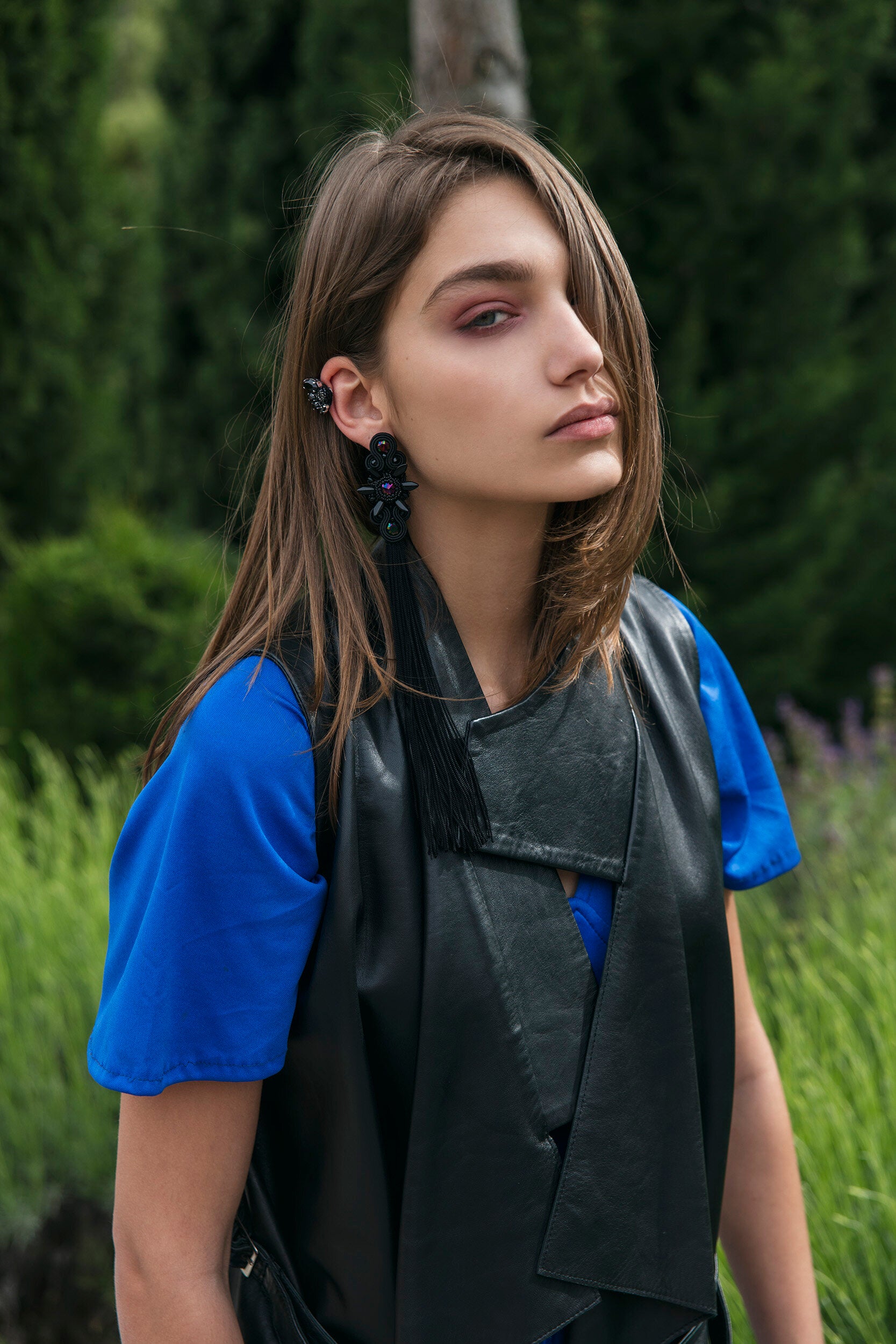 black-dark-romanticism-tassel-earrings-with-spiked-star-flowers