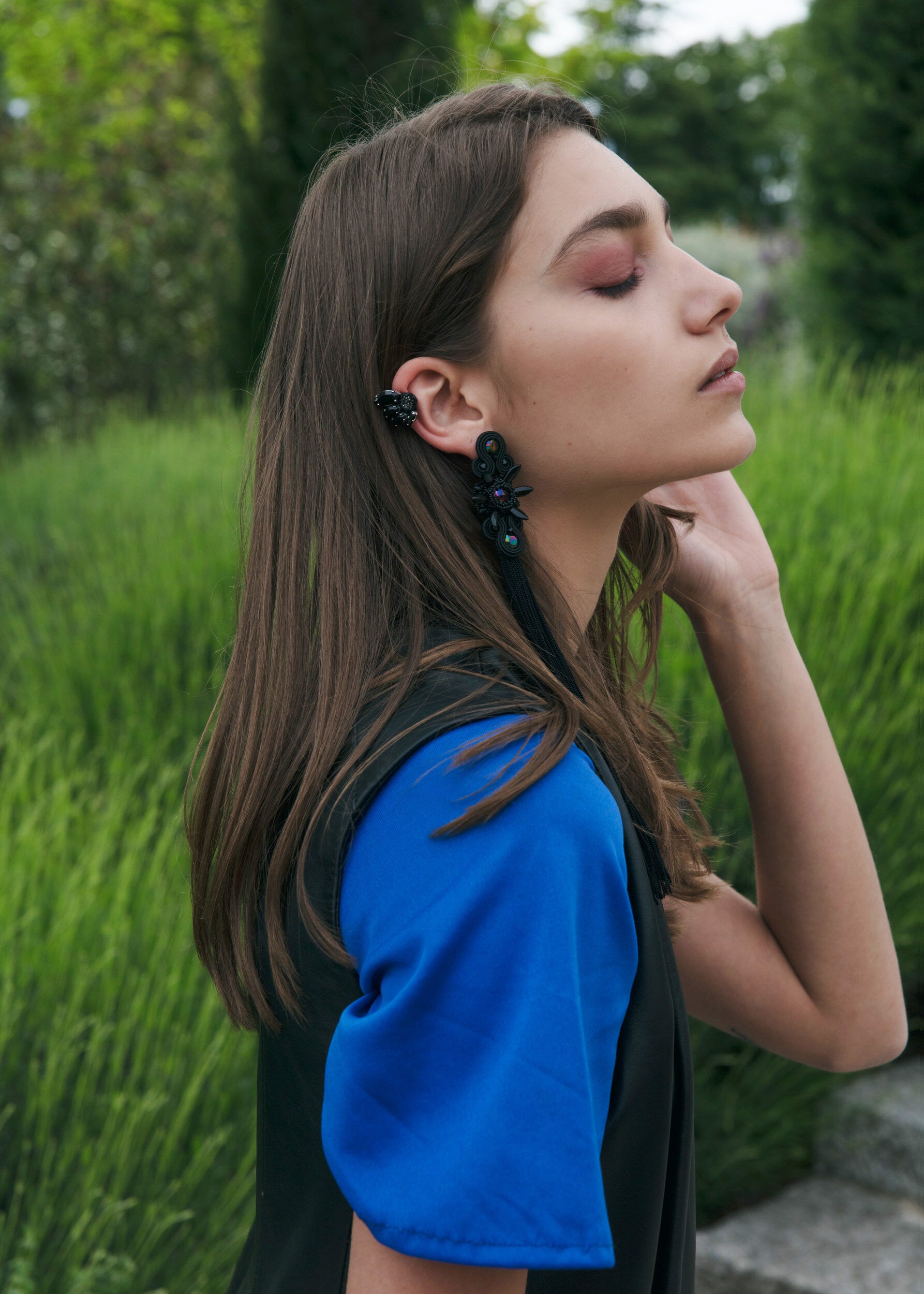 black-dark-romanticism-tassel-earrings-with-spiked-star-flowers