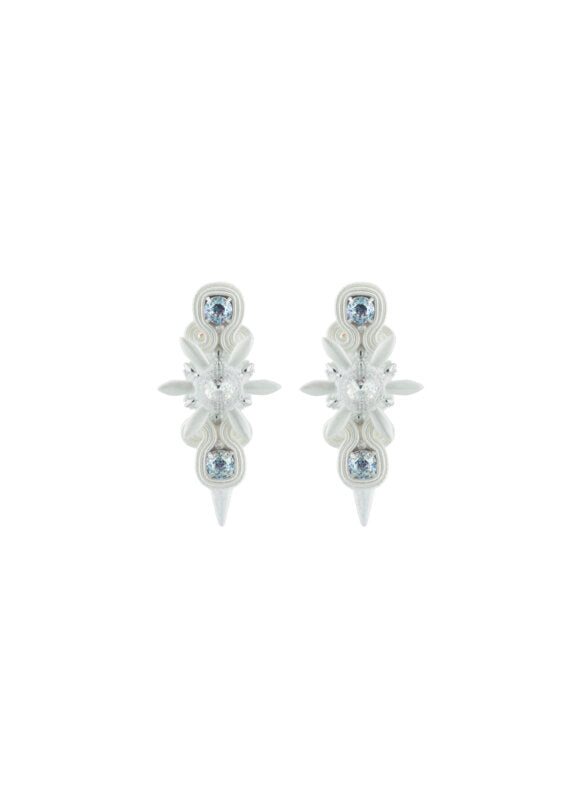 pure-chic-white-earrings-with-spiked-star-flowers