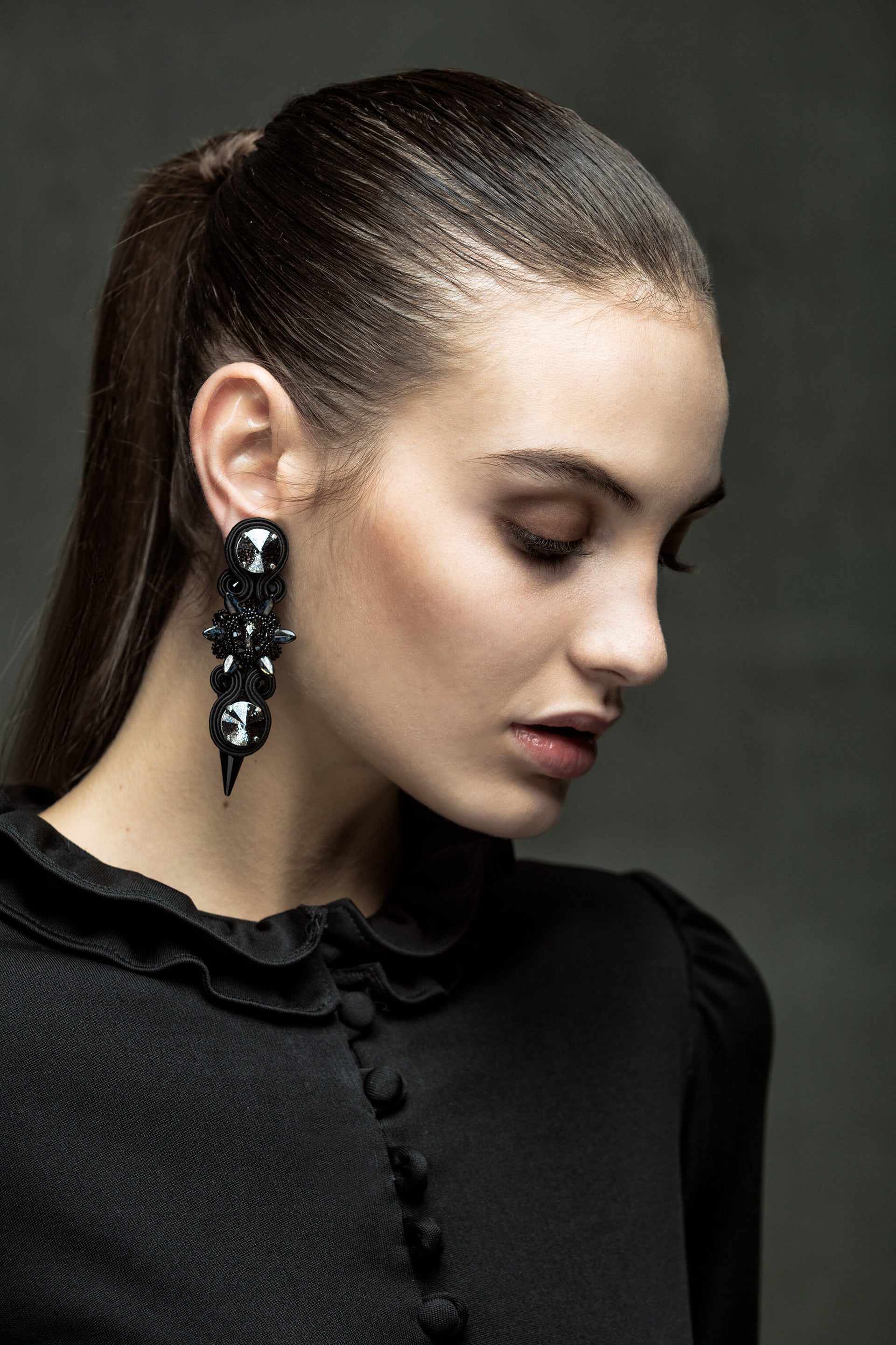 stylish-black-earrings-with-spiked-star-flowers