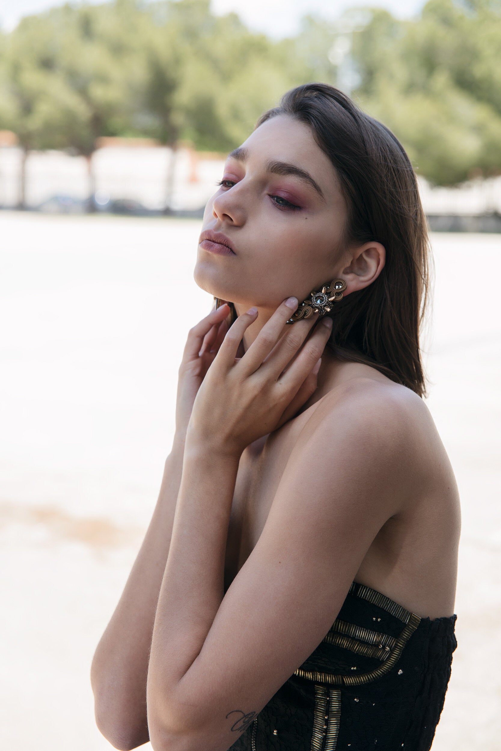 vintage-glam-earrings-with-spiked-star-flowers