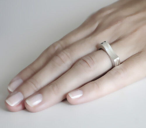 la-goutte-wave-wedding-ring