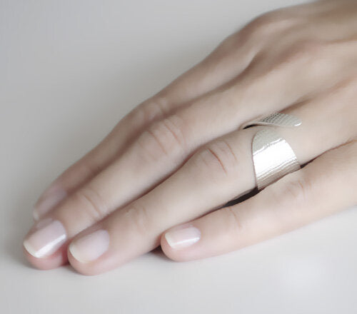 La Goutte Serpentine Ring