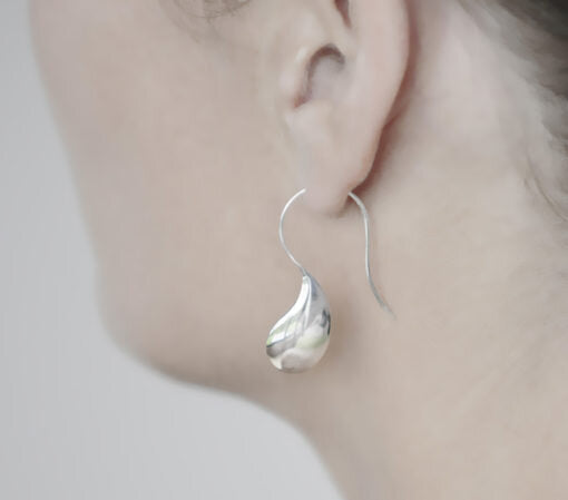 la-goutte-larme-earrings