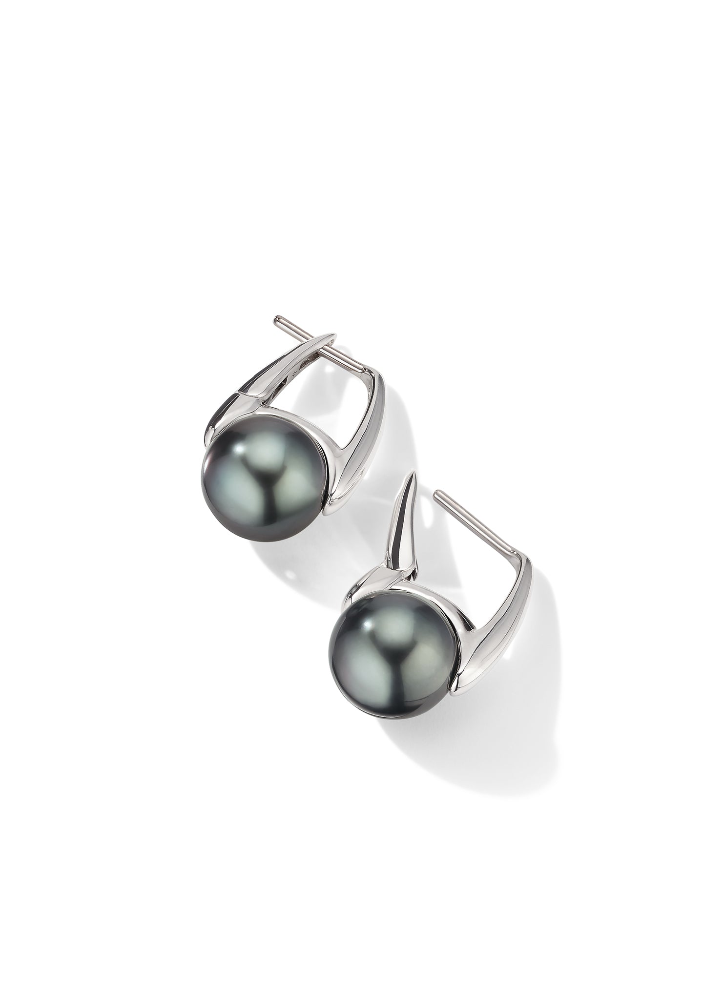 The Daring Tahitian Pearl Drop