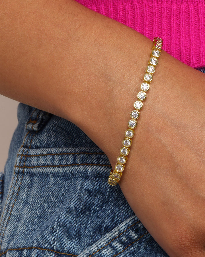 baroness-tennis-bracelet-in-gold-and-white-diamondettes