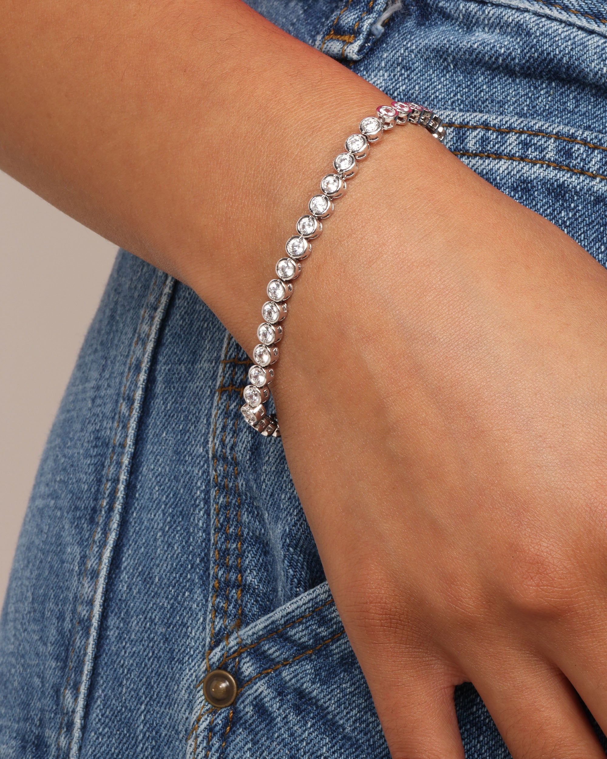 baroness-tennis-bracelet-in-silver-and-white-diamondettes