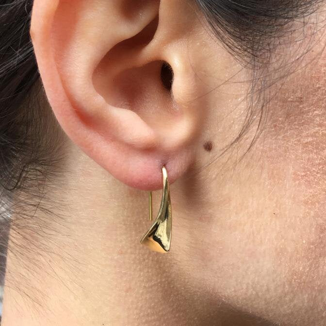 small-flourish-earrings-in-18k-gold