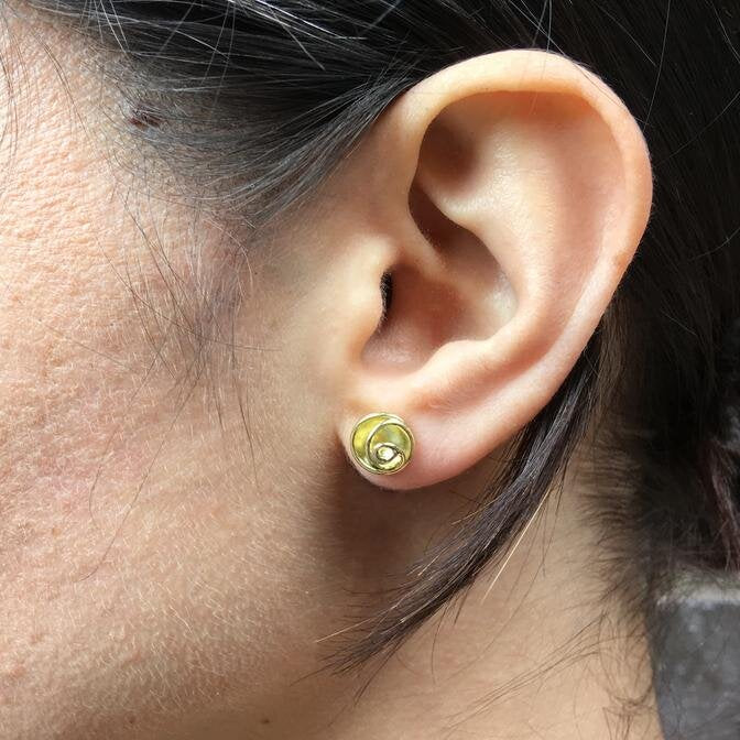 rose-bud-studs-in-18k-gold