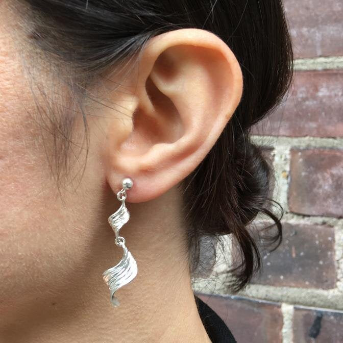 double-wave-earrings-with-texture