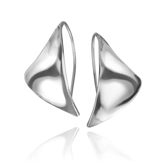 flared-earrings-with-smooth-edges