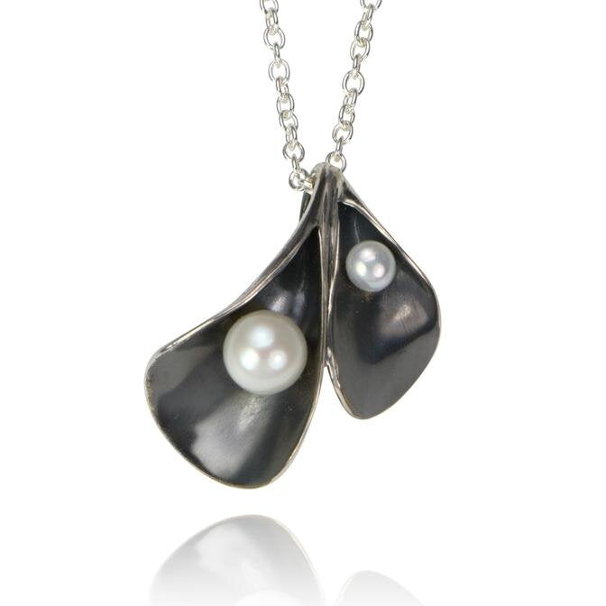 calla-lily-necklace-black