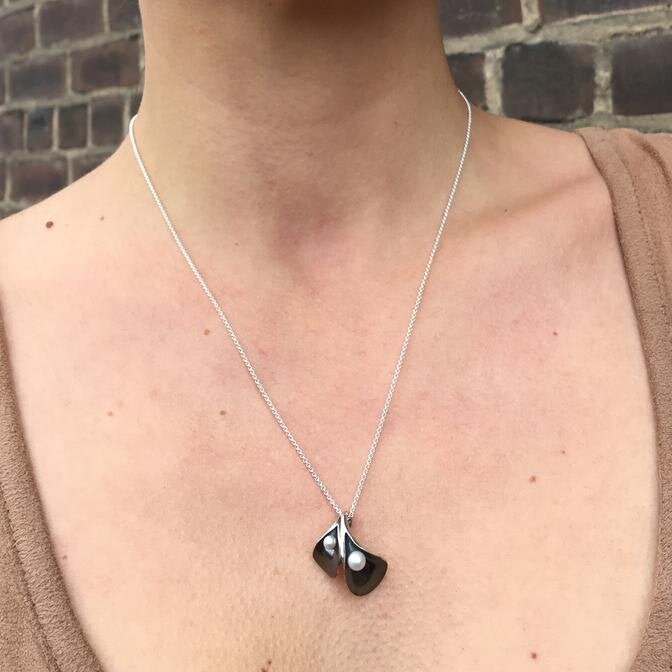 calla-lily-necklace-black