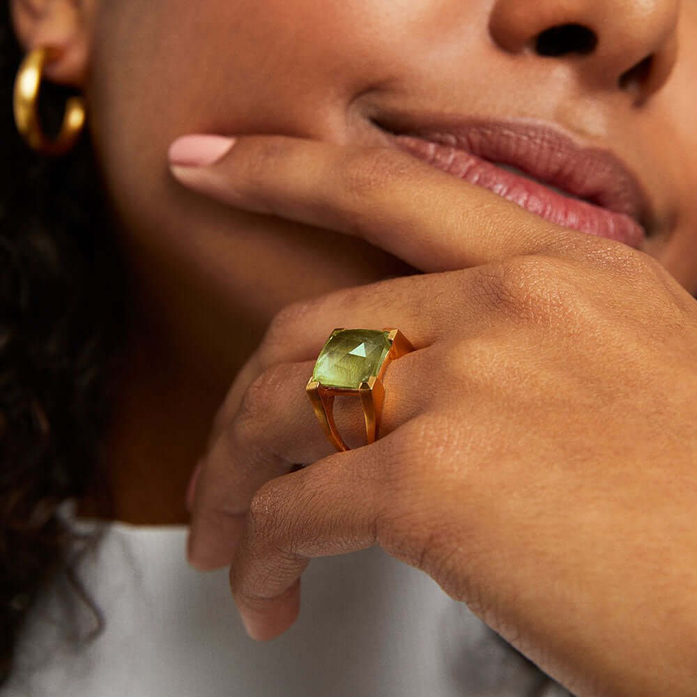 mini-plaza-green-amethyst-ring