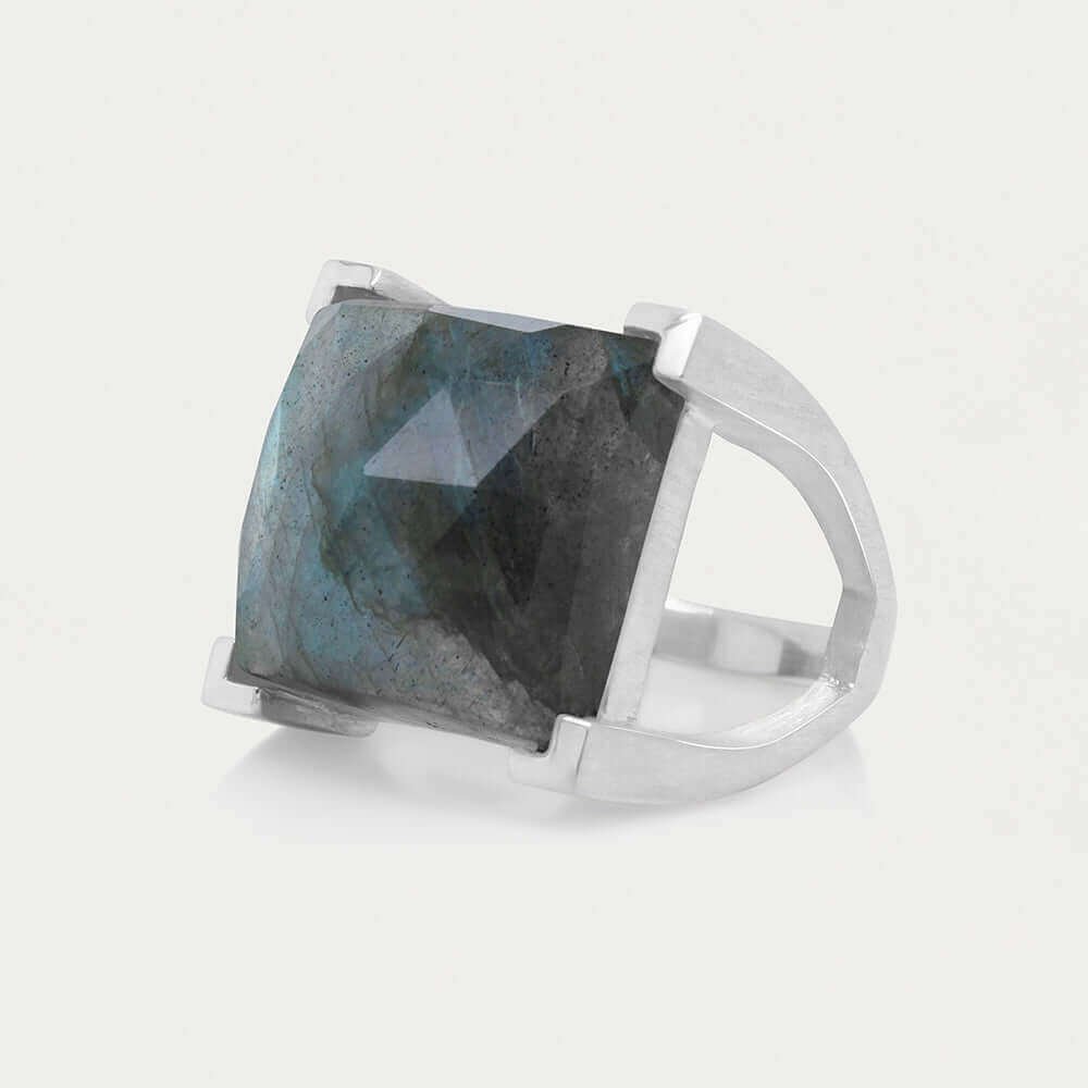 plaza-labradorite-silver-ring