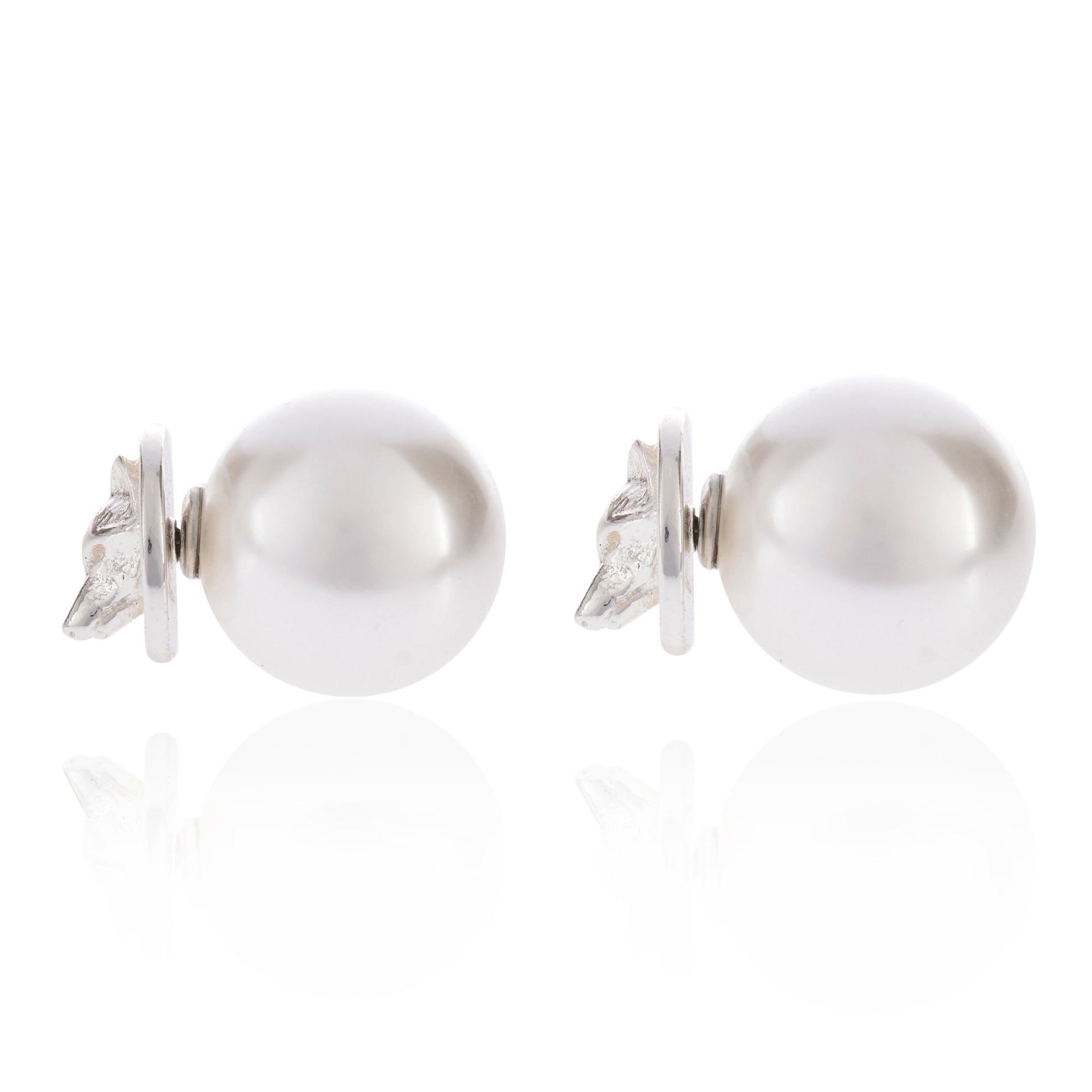 wolf-pearl-stud-earrings-silver