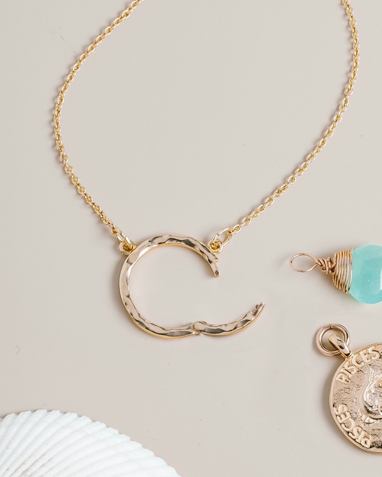 Circle lock necklace top