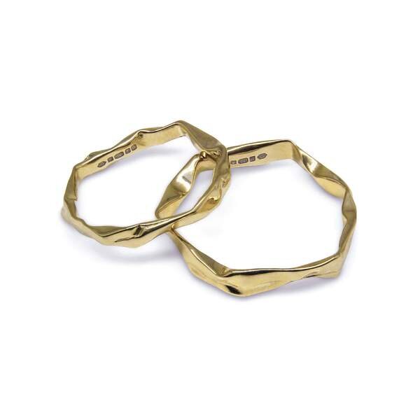 crush-wedding-bands-in-18k-gold