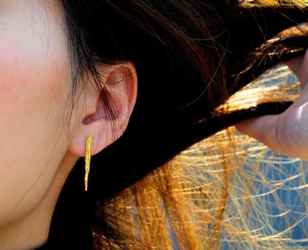 illusion-stick-studs-gold