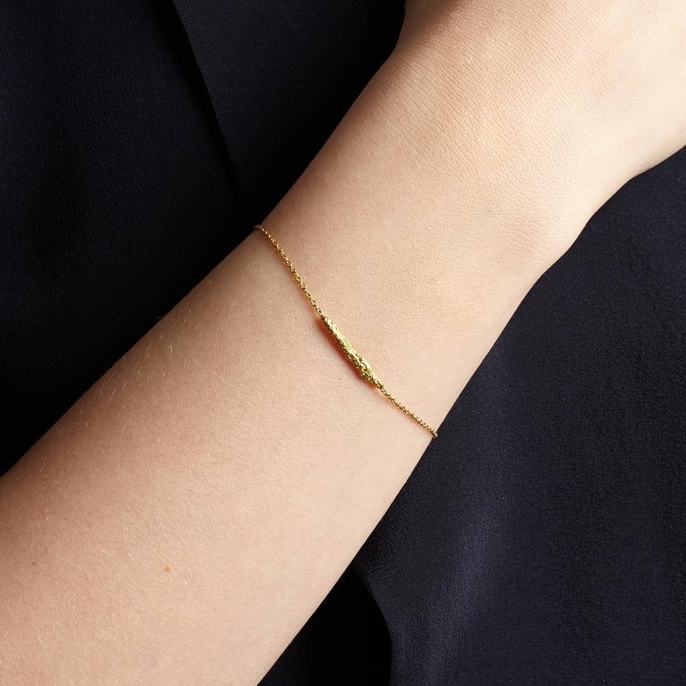 illusion-short-stick-bracelet-gold