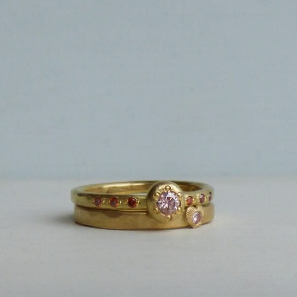 posy-wedding-ring-in-18k-gold