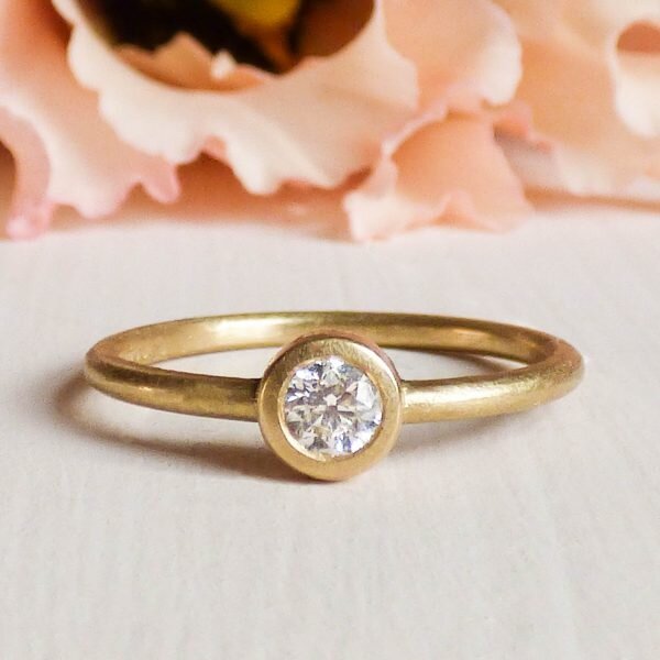 isolde-engagement-ring-in-18k-gold