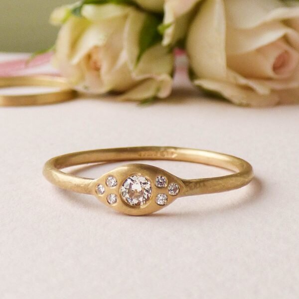 mia-engagement-ring-in-18k-gold