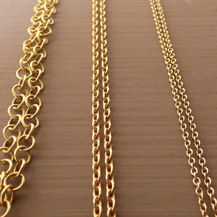 queenie-necklace-in-18k-gold