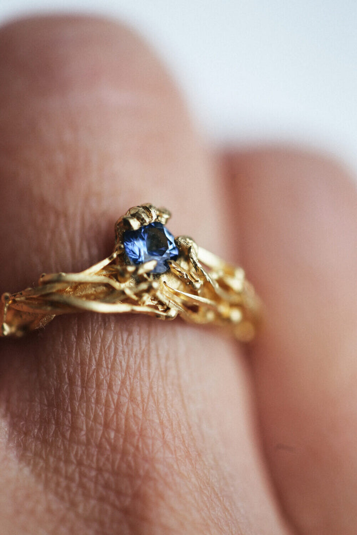 odyssey-blue-sapphire-and-gold-engagement-ring