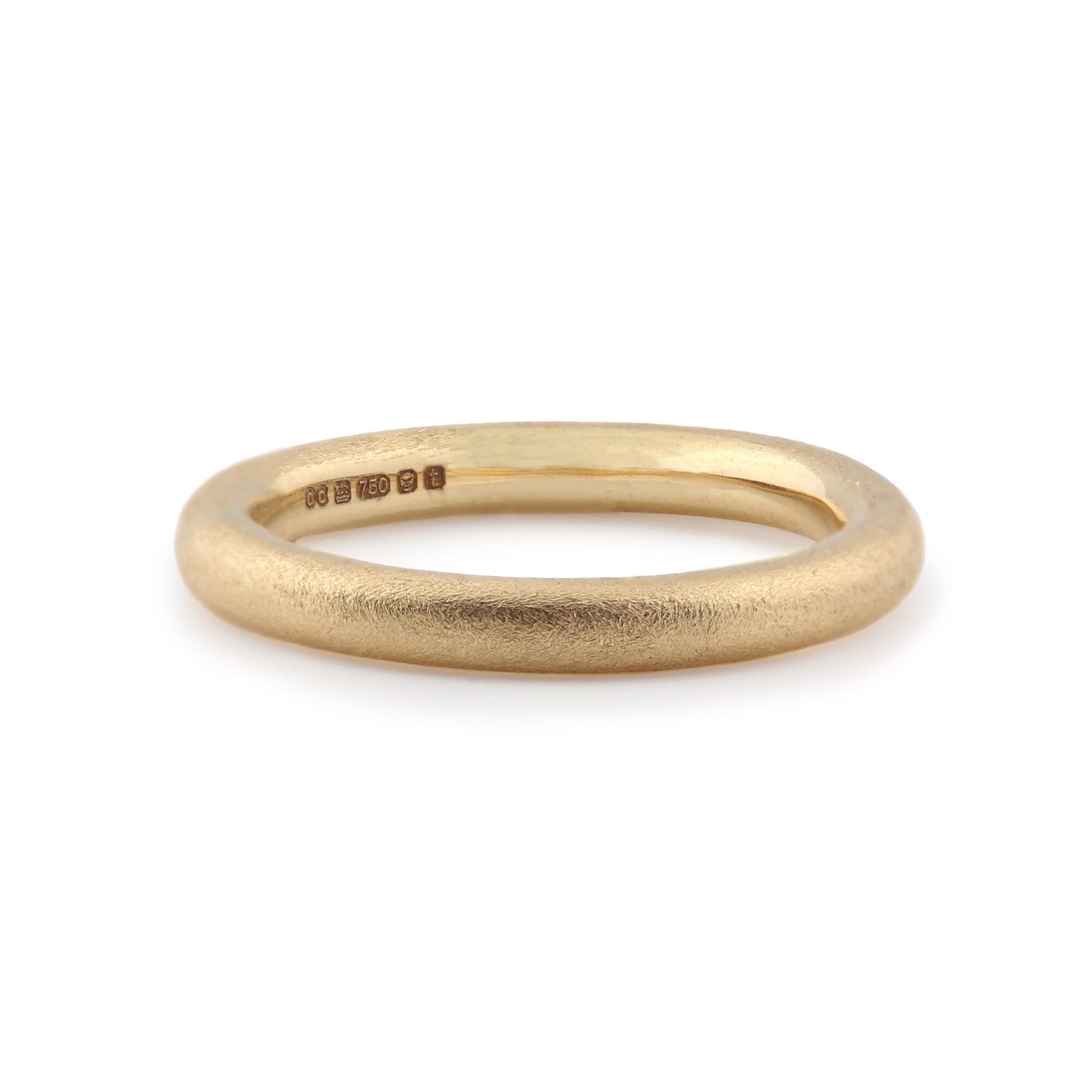 round-wedding-band-in-18k-yellow-gold